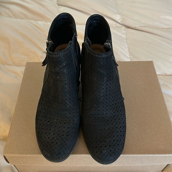 Earth Shoes - Earth suede leather black bootie 2” heel flexible sole great condition 6.5